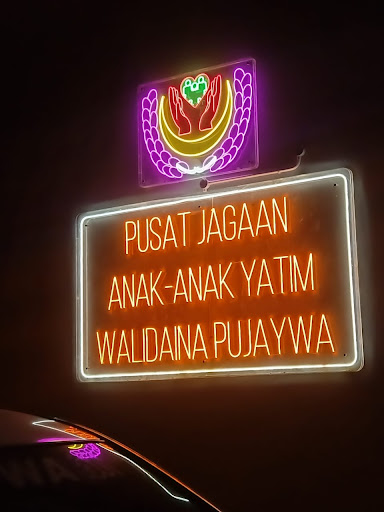 PEJABAT PENGURUSAN Pusat Jagaan Anak Yatim Walidaina